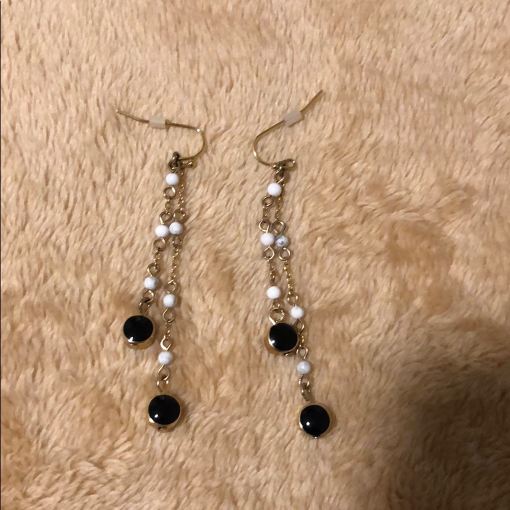 Gorgeous drop earrings! Perfect for a LBD!